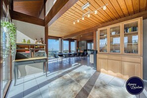 Interior - La Sauffaz- Villa with a pool. (Talloires-Montmin)