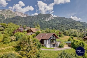 Exterior - La Sauffaz- Villa with a pool. (Talloires-Montmin)
