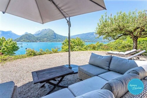 Le Fartot: Rustic House with Private Dock.