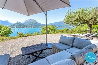 Le Fartot: Rustic House with Private Dock.