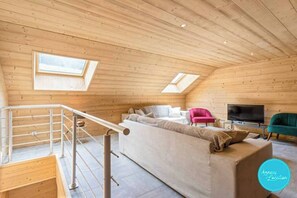 TV, fireplace, offices