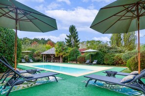 Piscina all'aperto, una piscina riscaldata