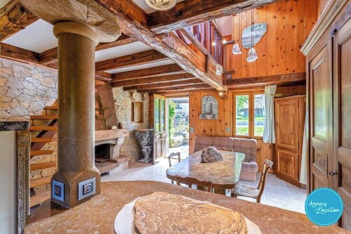 Le Rutil - House between Lake and Mountains.