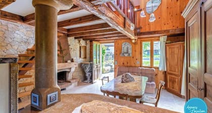 Le Rutil - House between Lake and Mountains.