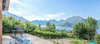 Magnificent Chalet : lake and mountain view.