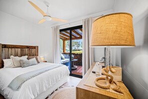 2 bedrooms, iron/ironing board, travel crib, free WiFi - Stylish 2 bedroom Guesthouse - 1 minute from the beach. (Mitchells Island)