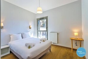 3 bedrooms, free WiFi, bed sheets - T4 Terre EO - close to Lake Annecy. (Menthon-Saint-Bernard)