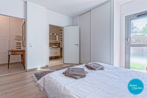 3 chambres, fer et planche à repasser, Wi-Fi gratuit, draps fournis