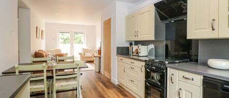 Cottage | Private kitchen | Fridge, dishwasher, electric kettle, toaster