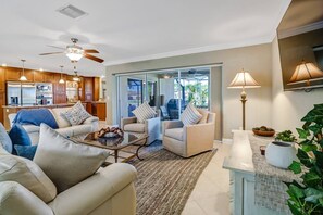 House (3318 SE 18TH PL) | Exterior - 3318 SE 18th Pl (Cape Coral)