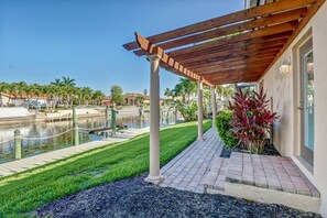 House (3318 SE 18TH PL) | Exterior - 3318 SE 18th Pl (Cape Coral)