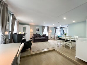 Living area - Revelton Suites Riga (Riga)
