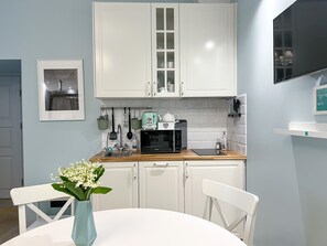 Suíte | Cozinha privada | Geladeira, micro-ondas, cooktop, lava-louças