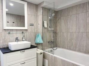 Bathroom - Revelton Suites Riga (Riga)