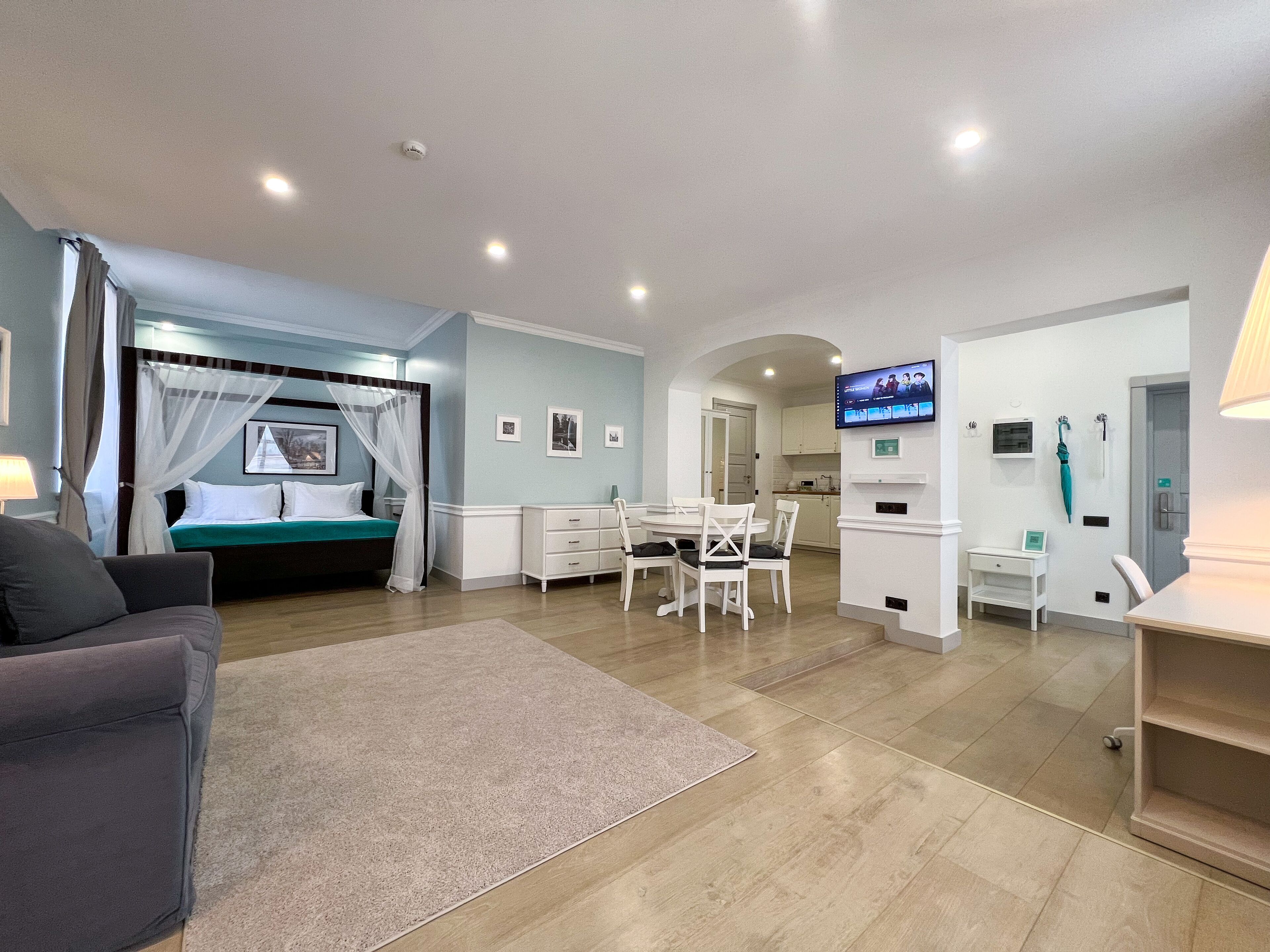 Suite Deluxe | 1 habitación, caja de seguridad en la habitación y cortinas blackout 