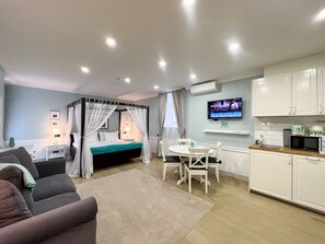 Suite | 1 bedroom, in-room safe, blackout drapes, soundproofing - Revelton Suites Riga (Riga)