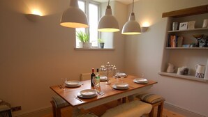 Unclassified image, 2 of 14, button - Rosemary Cottage (Kingsbridge)