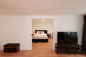 2 habitaciones, tabla de planchar con plancha y cuna de viaje 