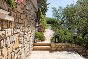 Property grounds - Villa Cuore with lake view and private pool (Salò)