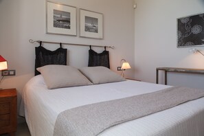 2 chambres, fer et planche à repasser, Wi-Fi gratuit, draps fournis
