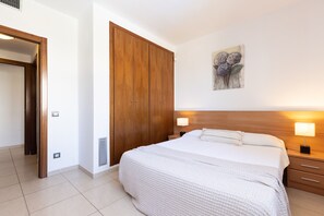 2 slaapkamers, een strijkplank/strijkijzer, gratis wifi, beddengoed
