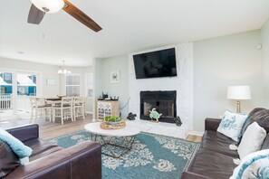 Smart TV, fireplace, DVD player, books - Pool | Sand Volleyball Court | Gulf Shores | Sleeps 10 (Gulf Shores)