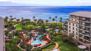 A resort with a pool area, palm trees, and a view of the ocean. - Combo Units: Konea 1019 & Konea 1026~ 2 Outstanding Units ~ sleeps up to 14 (kaanapali)