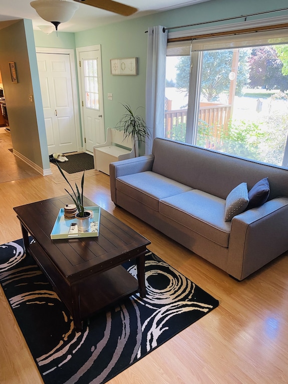 Kingbed,sleeps10+,smrttv,bbq,gym,firetable,fullkitchen. All In Walking Distance. - ゴドリッチ
