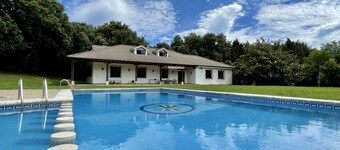 Villa by the sea. Privileged natural environment.