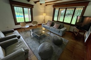 Living area - Villa by the sea. Privileged natural environment. (Somo)