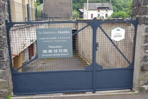 Exterior detail - Apartment N°02 " La Dogne" Studio for 2 persons (Mont-Dore)