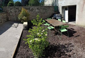 Outdoor dining - Apartment N°02 " La Dogne" Studio for 2 persons (Mont-Dore)