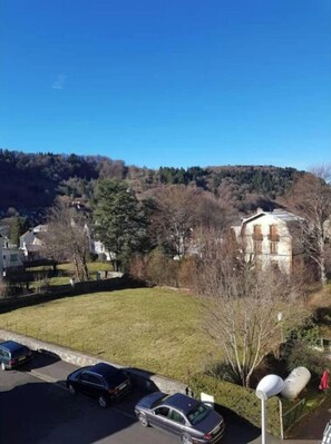 المنطقة المحيطة بالمنشأة