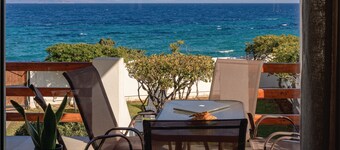 Nami Villa Beach Front Airport by Airstay