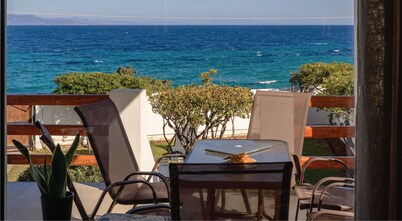 Nami Villa Beach Front Airport by Airstay