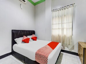 Deluxe Double Room | Free WiFi, bed sheets - OYO 91287 Jeje Homestay (Batam)