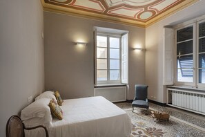 3 slaapkamers, een strijkplank/strijkijzer, gratis wifi, beddengoed