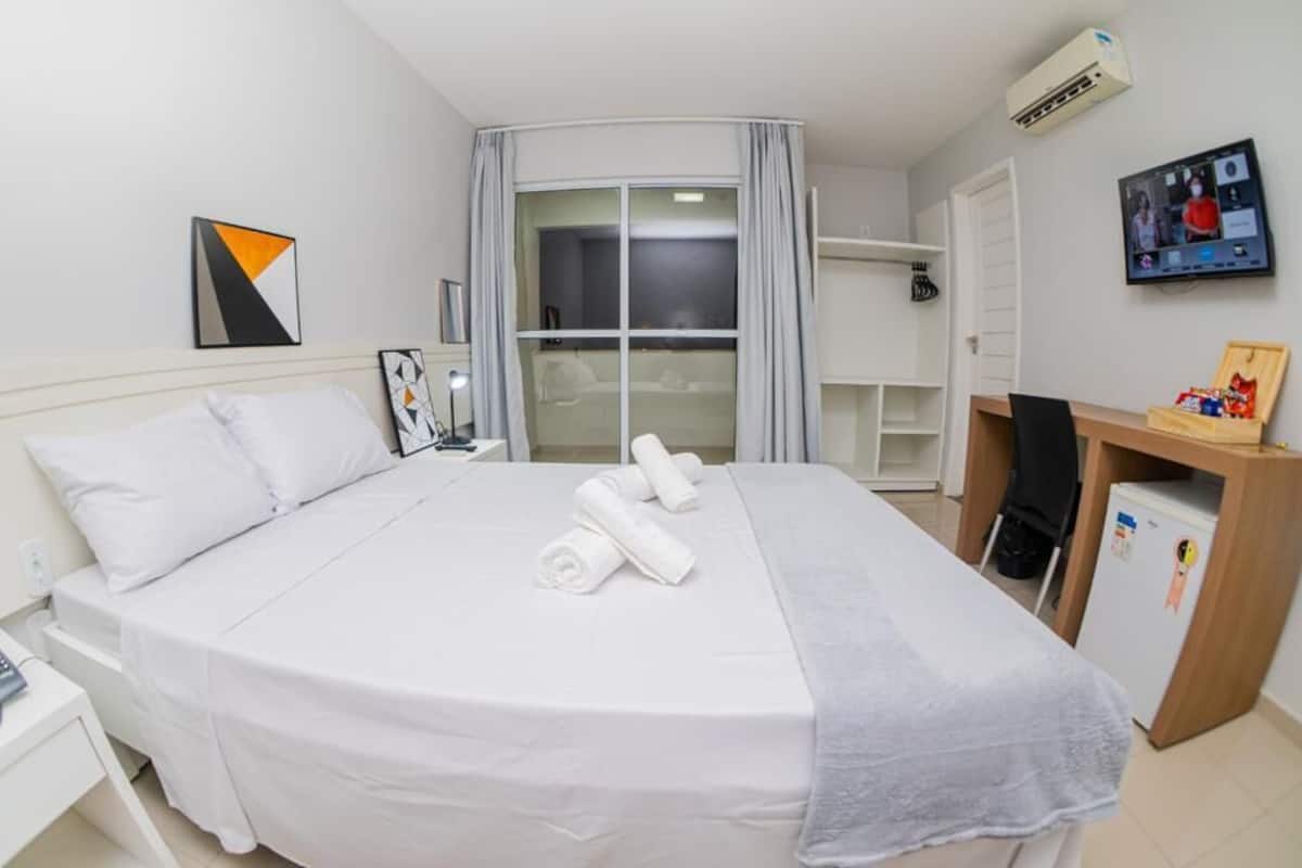 Kamar Double Premium | Minibar, meja kerja, ruang kerja ramah laptop, dan Wi-Fi gratis