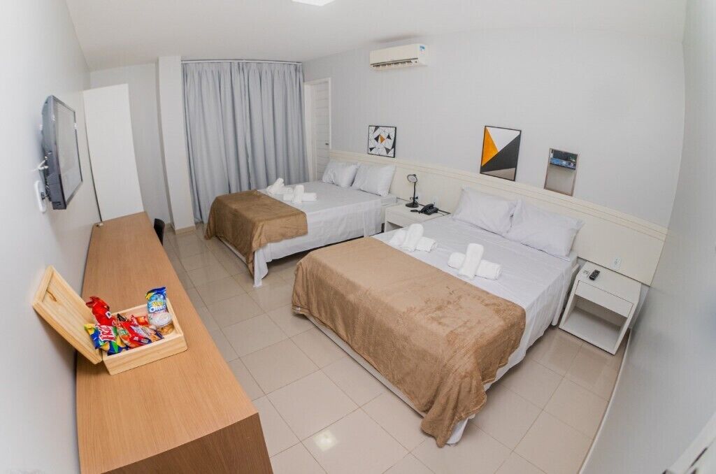 Superior com Varanda Quádruplo | Frigobar, escrivaninha, espaço de trabalho para notebook