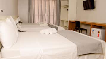 Minibar, desk, laptop workspace, free WiFi