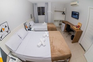 Habitación triple superior | Minibar, escritorio, espacio para trabajar con un portátil y wifi gratis