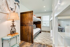 3 bedrooms, WiFi, bed sheets - Front Row Water Views Galore & Chic Coastal Decor! (Surfside Beach)