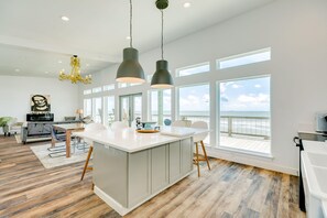 Dining - Front Row Water Views Galore & Chic Coastal Decor! (Surfside Beach)