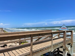 On the beach - Front Row Water Views Galore & Chic Coastal Decor! (Surfside Beach)