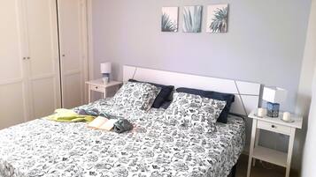 1 bedroom, internet, bed sheets