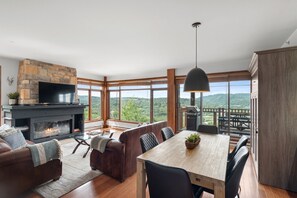 Smart TV, fireplace, stereo - Tremblant Prestige - Altitude 172-8 (Mont-Tremblant)