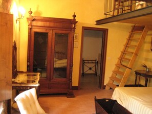 2 Schlafzimmer, Schreibtisch, Reisekinderbett, kostenloses WLAN