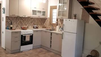 Refrigerador, horno, parrilla de estufa y cafetera y tetera