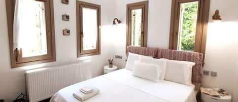 2 chambres, fer et planche à repasser, Wi-Fi gratuit, draps fournis