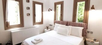 Serenity Living Pelion Cottage_ away from the wolrd, above it all...